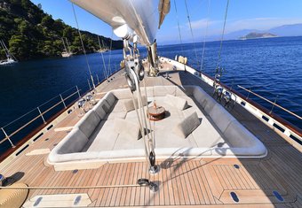 Zelda yacht charter lifestyle
                        