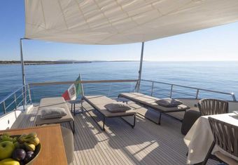 EM3 yacht charter lifestyle
