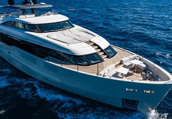 Laila yacht charter lifestyle