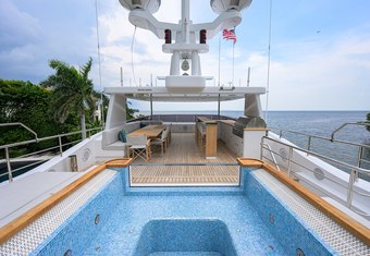 Tropa yacht charter lifestyle
