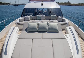 Free Soul yacht charter lifestyle
                        