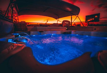 Ready II Play yacht charter lifestyle
                        
