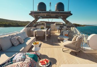Damari yacht charter lifestyle
                        