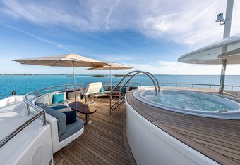 Valinor yacht charter lifestyle
                        