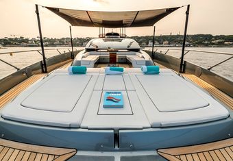 Gecua yacht charter lifestyle
                        