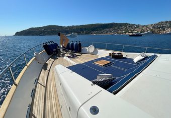 Lady Amanda yacht charter lifestyle
                        