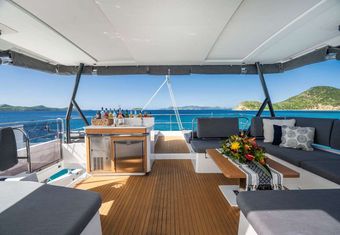 Lyra yacht charter lifestyle
                        