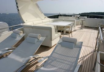 Larmera yacht charter lifestyle
                        