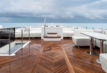 Sea EO yacht charter lifestyle