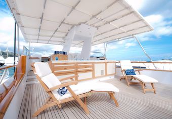 Nauta Teaser yacht charter lifestyle
                        