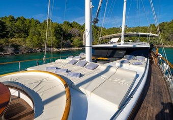 Allure E yacht charter lifestyle
                        