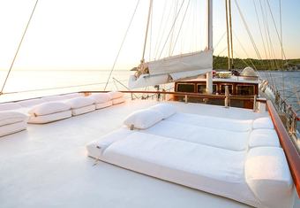 Kaptan Kadir yacht charter lifestyle