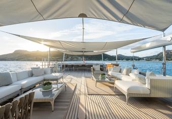 Emerald yacht charter lifestyle