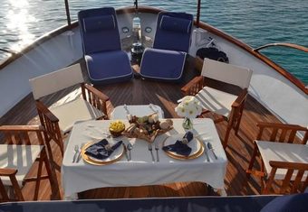 Bonaparte yacht charter lifestyle
                        