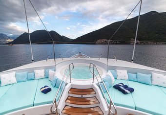 Trident yacht charter lifestyle
                        