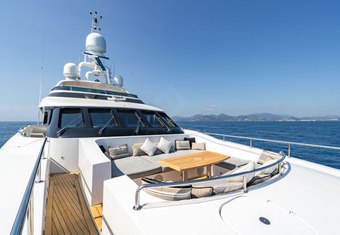 My Way V yacht charter lifestyle
                        