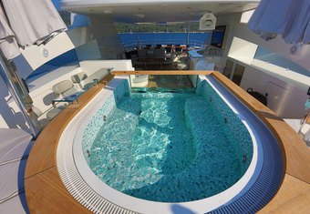 Quasar yacht charter lifestyle
                        