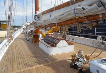 Columbia yacht charter lifestyle
                        
