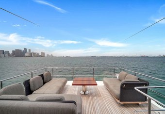 Paragon yacht charter lifestyle
                        