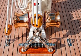 Croce del Sud yacht charter lifestyle
                        
