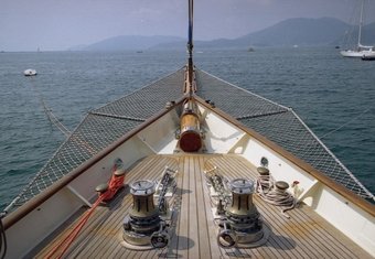 Invader yacht charter lifestyle
                        