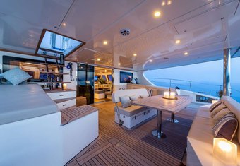 Ombre Blu 3 yacht charter lifestyle
                        