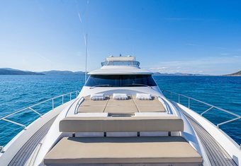 Enjoy yacht charter lifestyle
                        