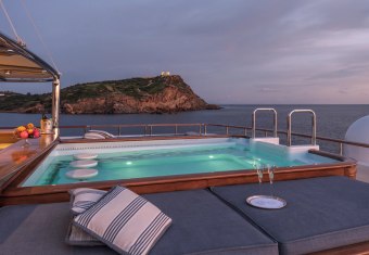 Nomad yacht charter lifestyle
                        