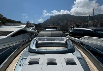 Samira yacht charter lifestyle
                        