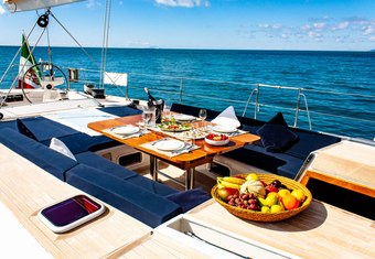 Class IV yacht charter lifestyle
                        