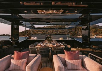 Islander II yacht charter lifestyle
                        