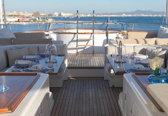 Solace yacht charter lifestyle
                        