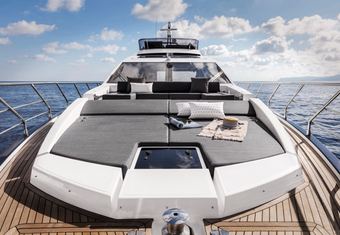 Escape yacht charter lifestyle
                        