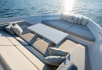 Quarantena yacht charter lifestyle
                        