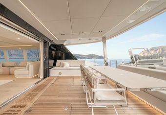 Kutsunga yacht charter lifestyle
                        