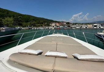 Elton II yacht charter lifestyle