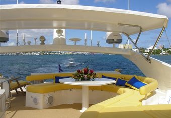Sioux Empress yacht charter lifestyle
                        