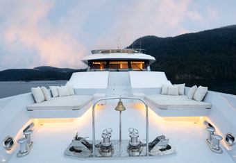 Maximus III yacht charter lifestyle
                        