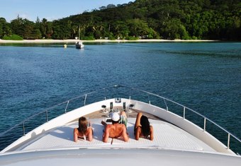 Sea Stream yacht charter lifestyle
                        