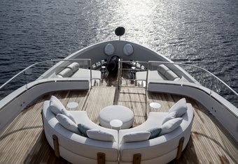 Unique S yacht charter lifestyle
                        