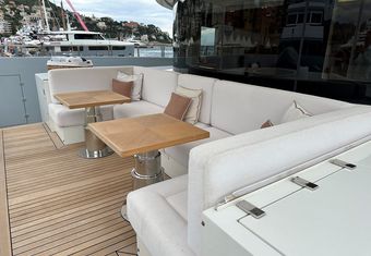 Belongers yacht charter lifestyle
                        