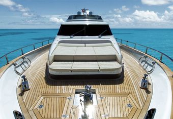 Riviera yacht charter lifestyle
                        