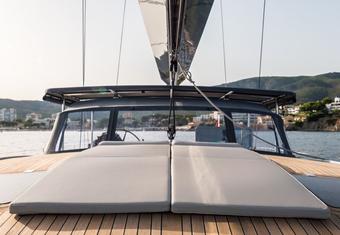 Kalinda yacht charter lifestyle
                        