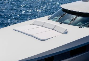 Aura yacht charter lifestyle
                        