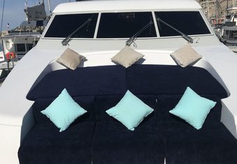 Ola yacht charter lifestyle
                        