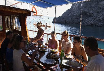 Bahriyeli C yacht charter lifestyle
                        