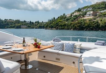 Phoenix yacht charter lifestyle
                        