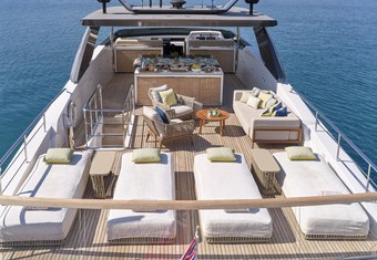 Rare Diamond yacht charter lifestyle
                        