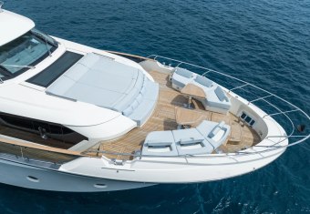 Rocco yacht charter lifestyle
                        