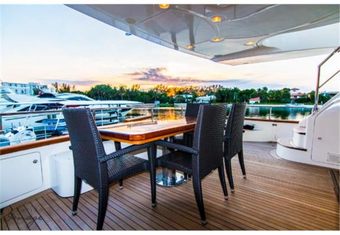 Dreamer yacht charter lifestyle
                        
